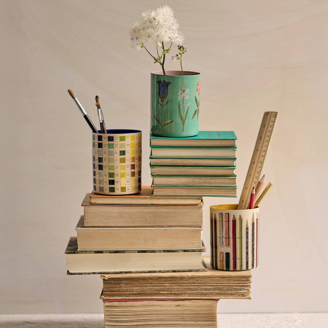 Enamel Everything Pot - Vintage Pencils & Chalks