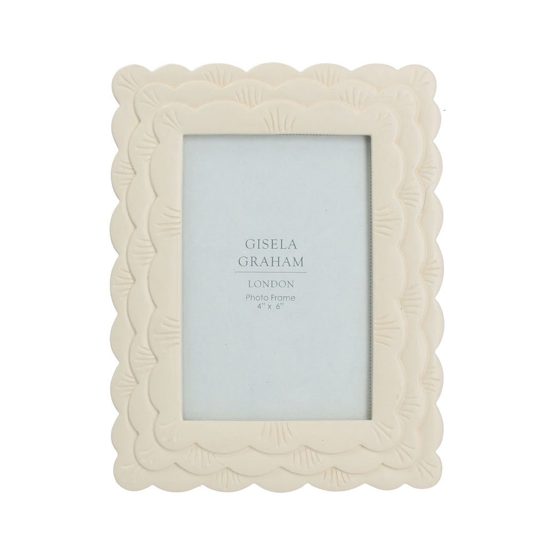 Cream Scalloped Resin Picture Frame 4x6