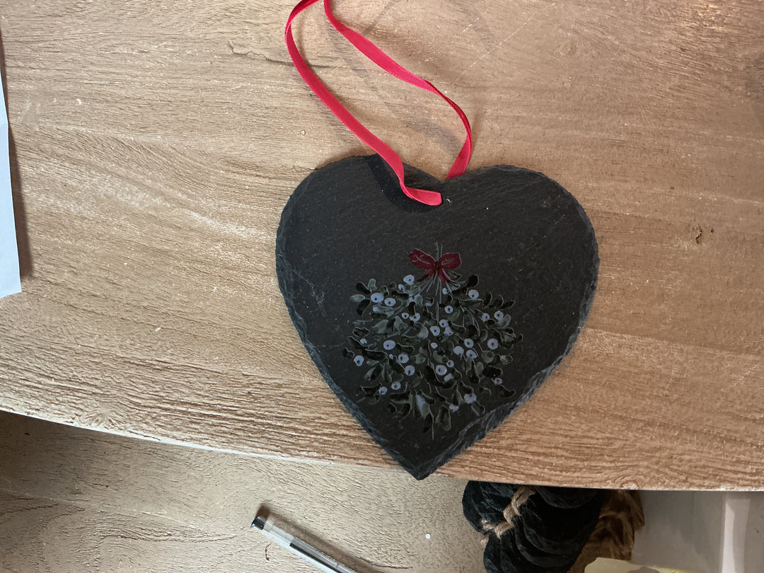 Slate Decoration - Large Heart - Mistletoe