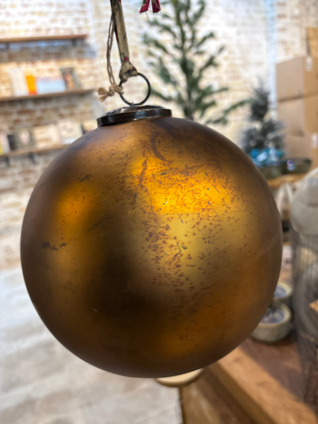 Oko Giant Bauble - Matt Gold - Large