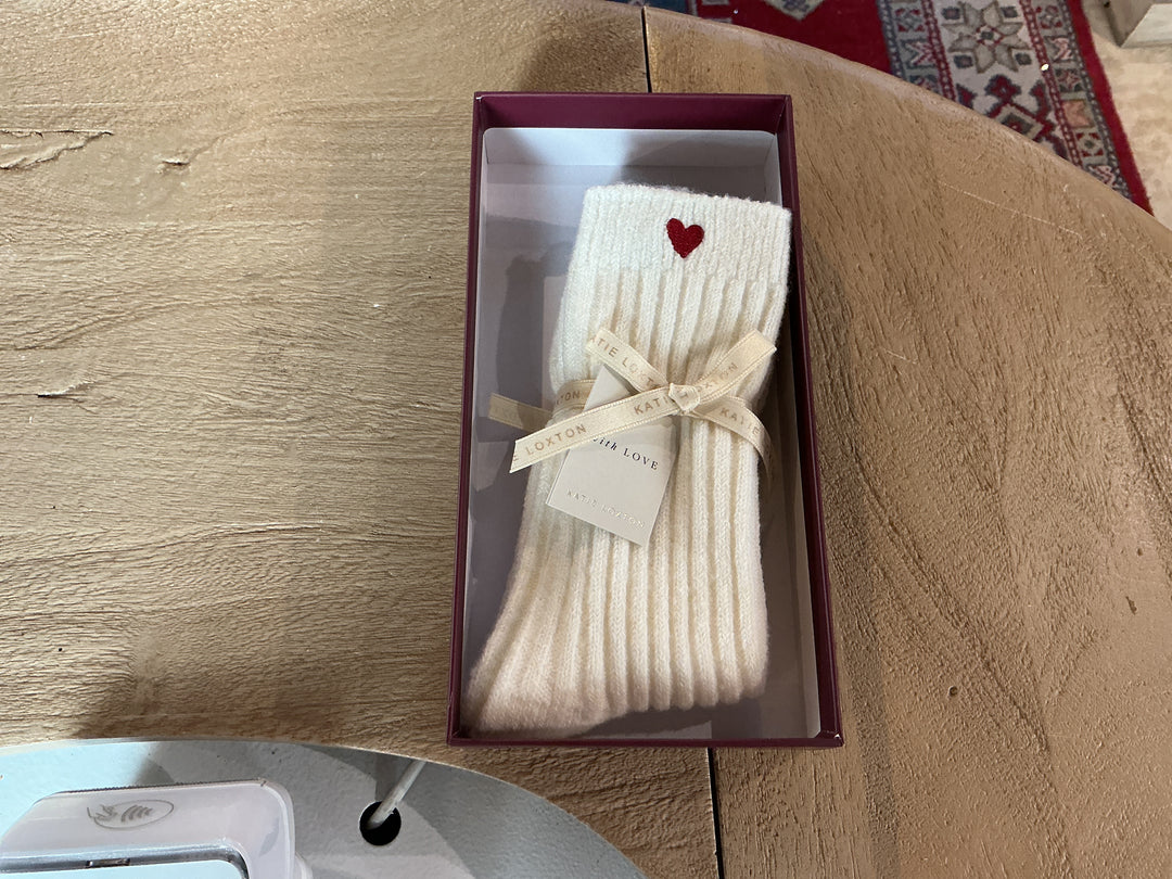 GIFT BOXED CHUNKY KNIT SOCKS | HEART | Off White | One Size